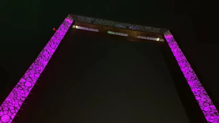 Рамка Дубая: ночной вид.