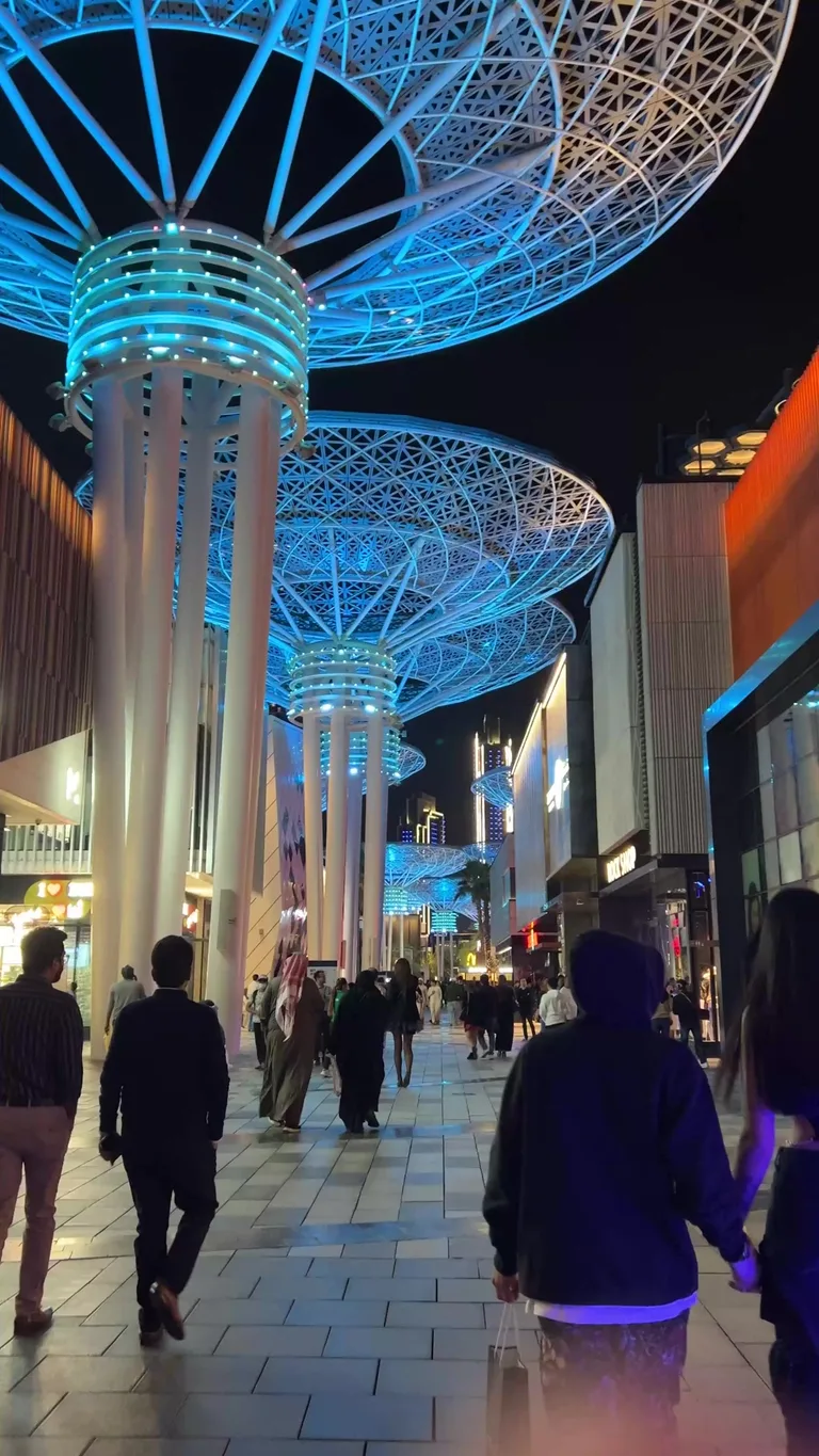 Вид на Блвекауест Итланд — маршрут по знаковым местам Дубая.