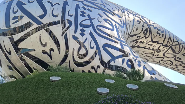 Смотровой балкон внутри «глаза» здания — главная фотозона музея.