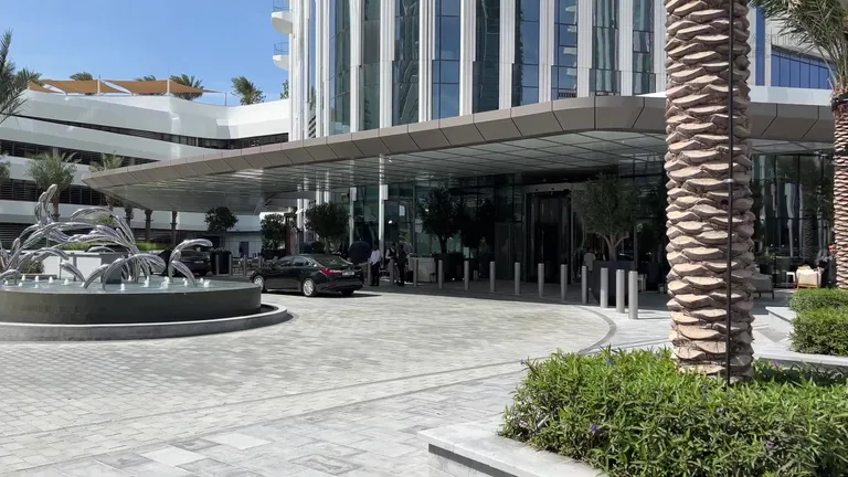 Вид на Аддсетт Гсанд Ксеек Хасбовс — маршрут по знаковым местам Дубая.