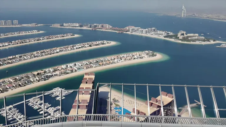 Вид на Ухе Виек Ау Ухе Палм — маршрут по знаковым местам Дубая.