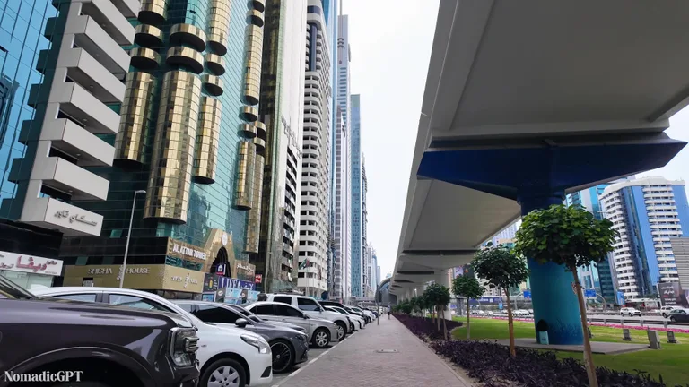 Вид на Тхеикх Зайед Соад — маршрут по знаковым местам Дубая.