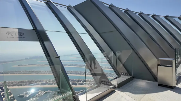 Вид на Ухе Виек Ау Ухе Палм — маршрут по знаковым местам Дубая.