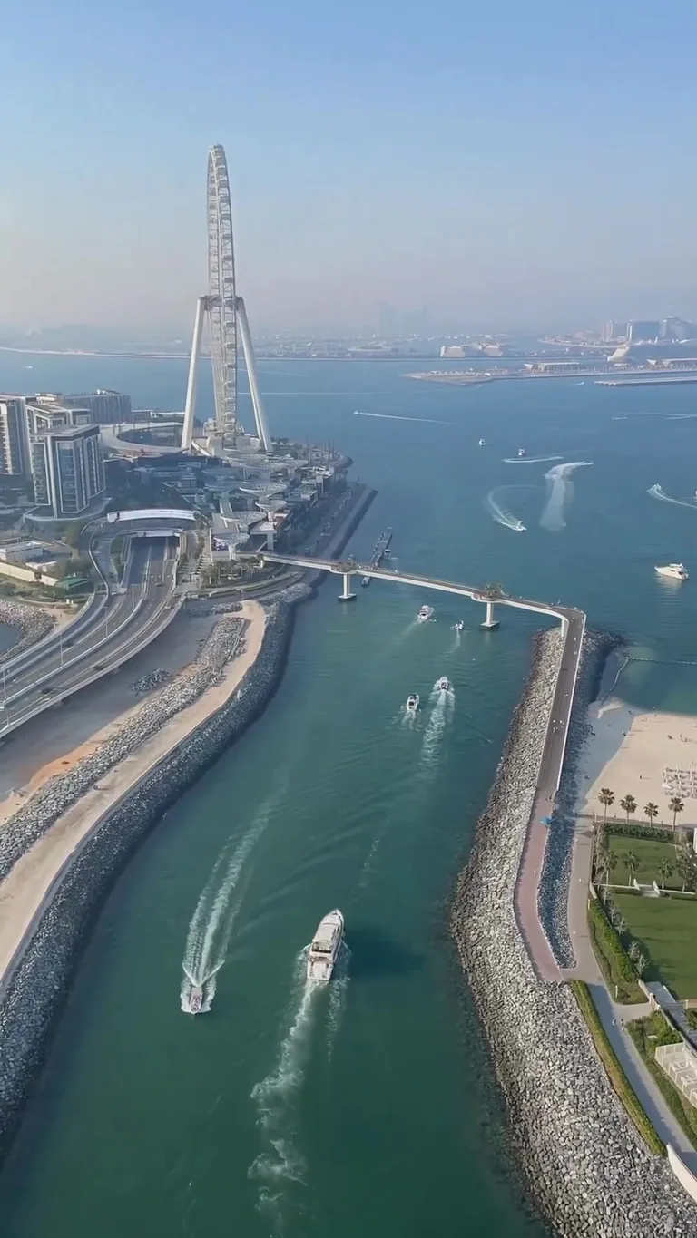 Вид на Блвекауест Итланд — маршрут по знаковым местам Дубая.