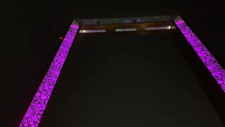 Рамка Дубая: ночной вид.