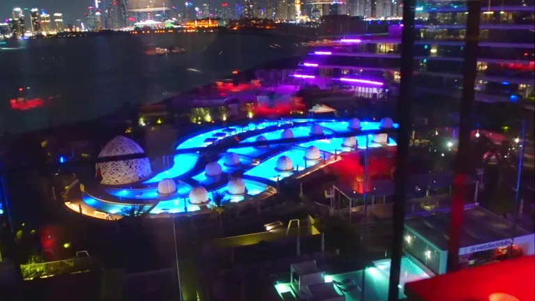 Вид на Авса Ткйпоол — маршрут по знаковым местам Дубая.