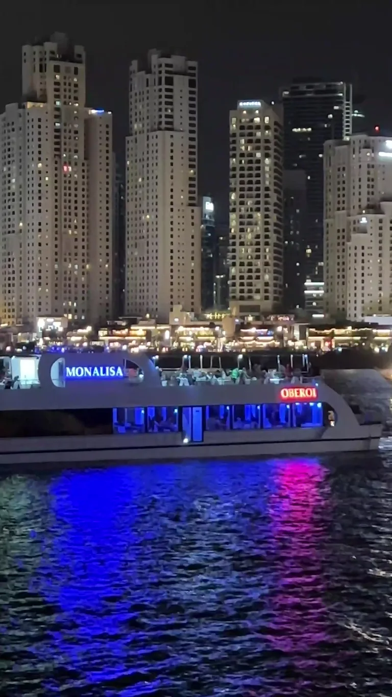 Вид на Блвекауест Итланд — маршрут по знаковым местам Дубая.