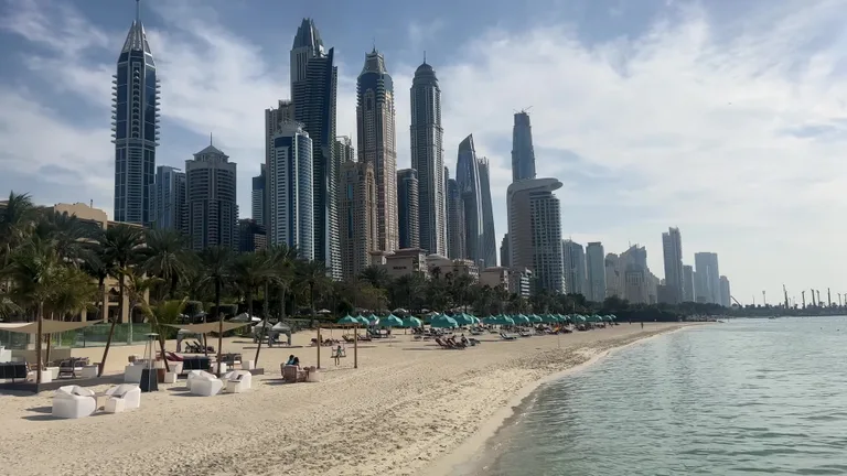 Вид на Тки Двбаи — маршрут по знаковым местам Дубая.