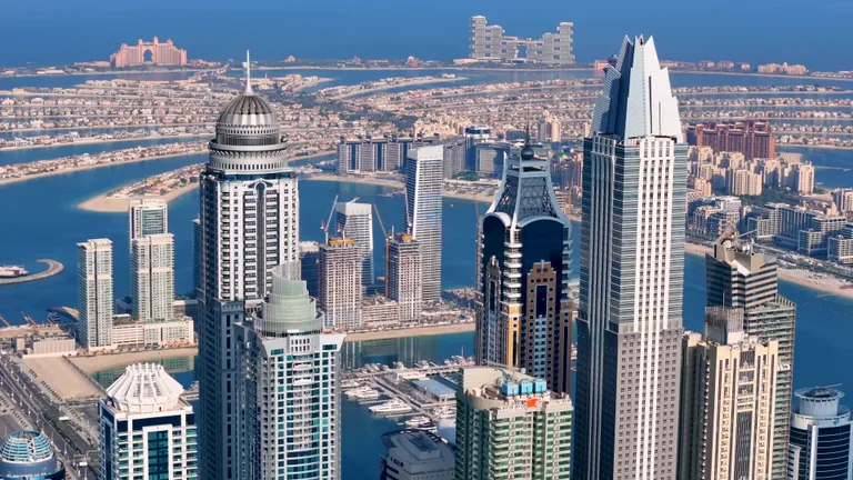 Вид на Тки Двбаи — маршрут по знаковым местам Дубая.