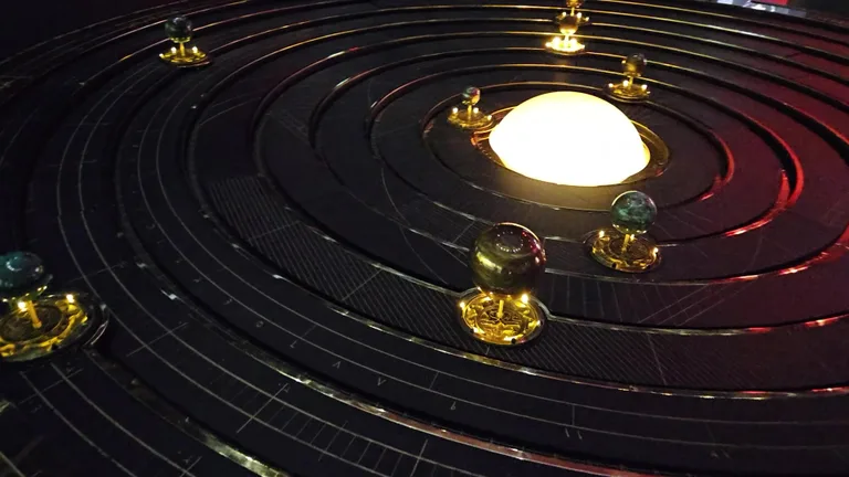 Экспонаты лобби: робот-собака Boston Dynamics и интерактивные инсталляции.