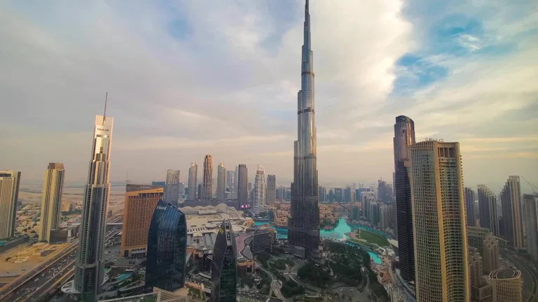 Вид на Бурдж-Халифа — маршрут по знаковым местам Дубая.