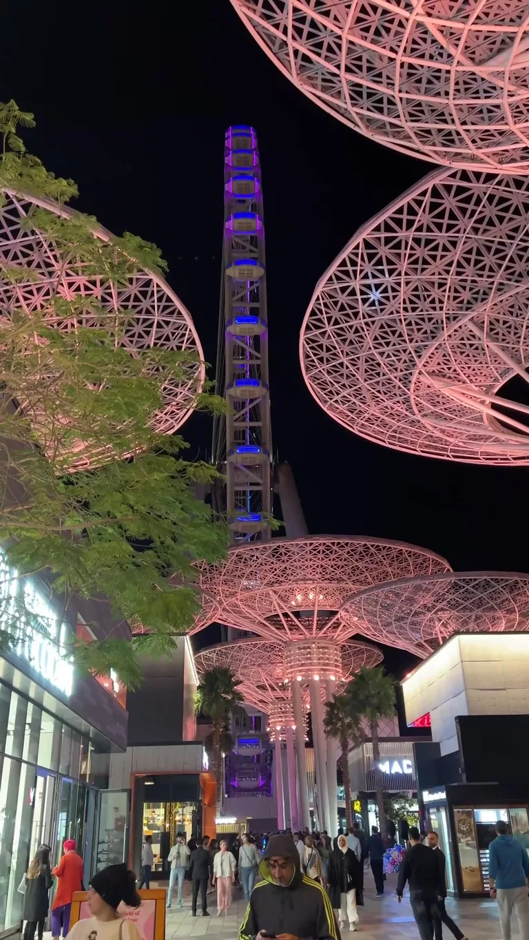 Вид на Блвекауест Итланд — маршрут по знаковым местам Дубая.