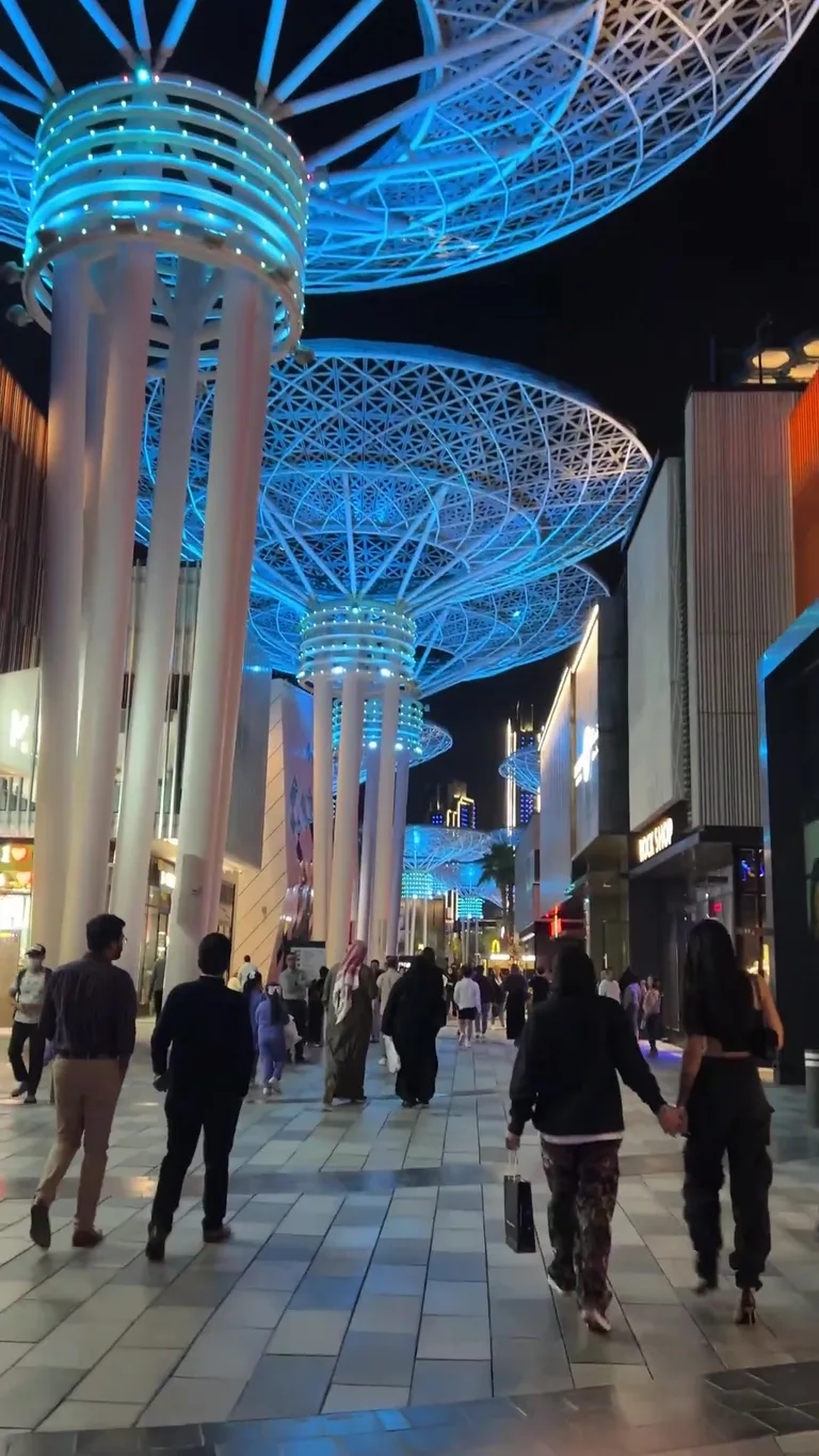 Вид на Блвекауест Итланд — маршрут по знаковым местам Дубая.