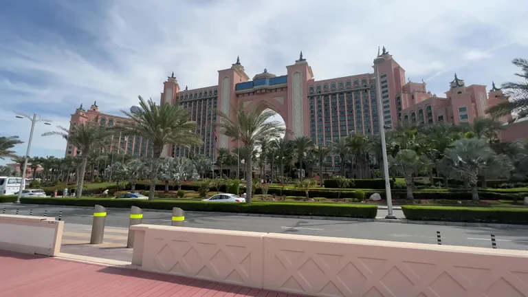 Вид на Тки Двбаи — маршрут по знаковым местам Дубая.