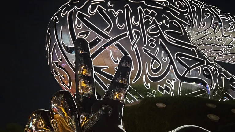 Вид на Музей будущего — маршрут по знаковым местам Дубая.