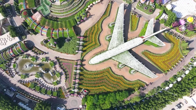 Вид на Бурдж-Халифа — маршрут по знаковым местам Дубая.